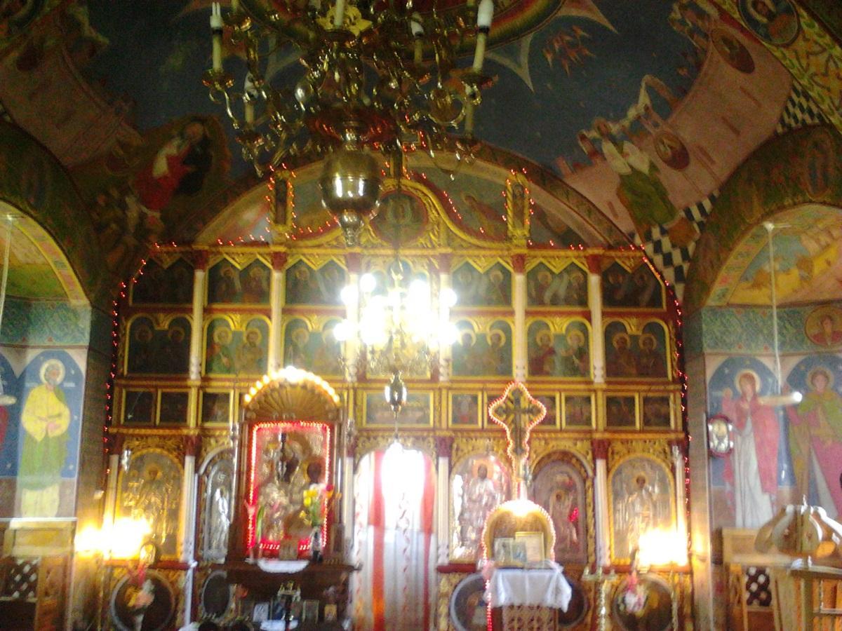 Interiorul bisericii